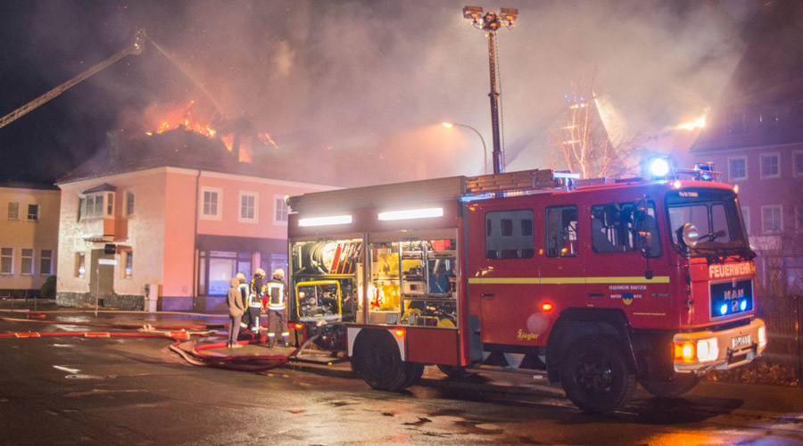 Γερμανία: Έκαψαν κέντρο προσφύγων και πανηγύριζαν [ΒΙΝΤΕΟ]