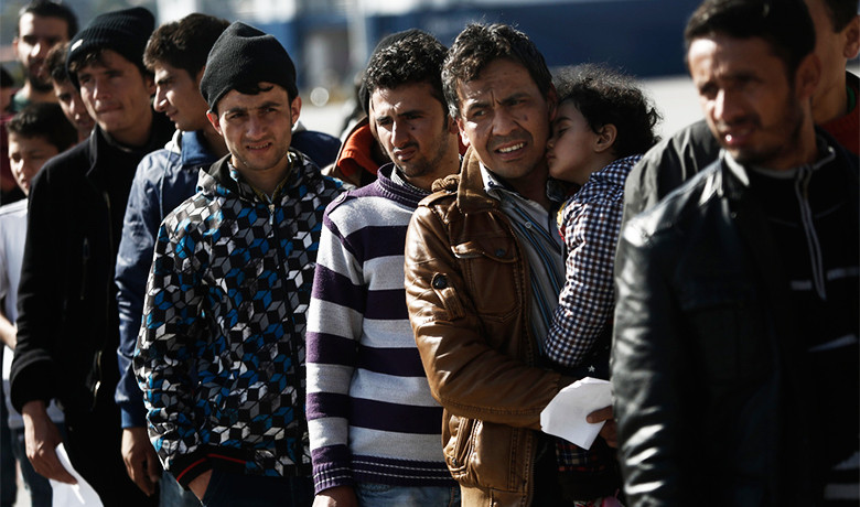Ακινητοποιημένοι πρόσφυγες σε μοτέλ σε όλη την εθνική οδό  – Ξανανοίγουν σταδιακά τα σύνορα στην Ειδομένη