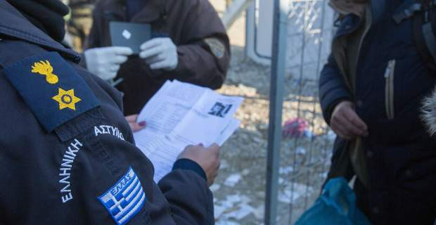 Guardian: Διορία έως τον Μάιο για το μέλλον της Ελλάδας στην Σένγκεν