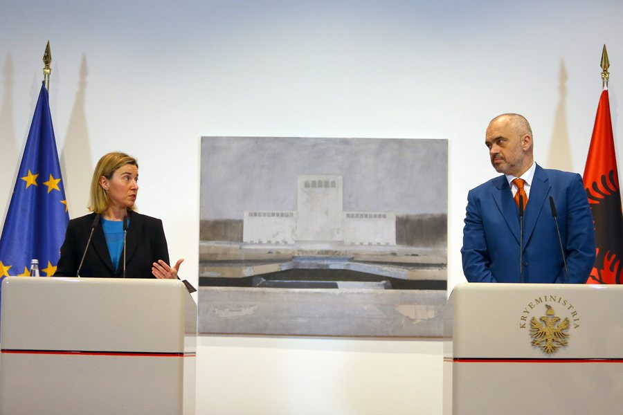 «Δεν θα ανοίξουμε τα σύνορα, αλλά ούτε θα χτίσουμε τείχη» δηλώνει ο πρωθυπουργός της Αλβανίας
