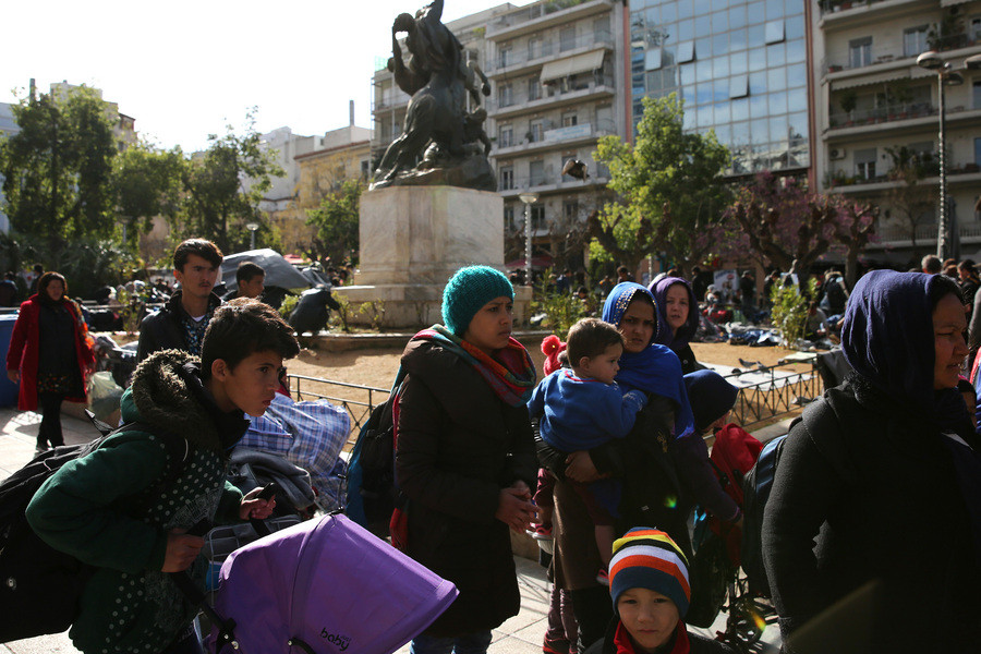 Σε Ελληνικό και Σχιστό μεταφέρθηκαν οι πρόσφυγες της πλατείας Βικτωρίας