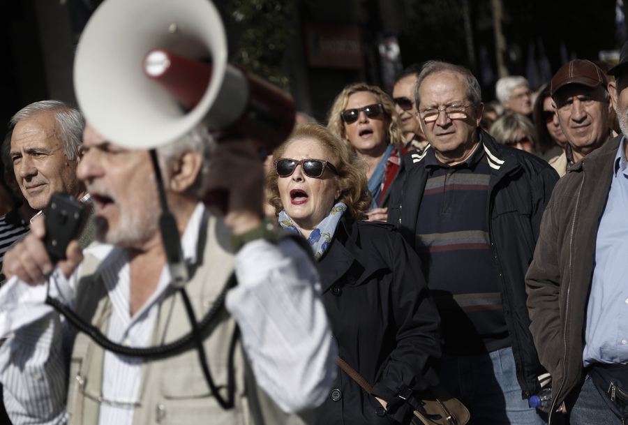 Συλλαλητήριο ΓΣΕΕ – ΑΔΕΔΥ κατά του ασφαλιστικού αυτή την ώρα