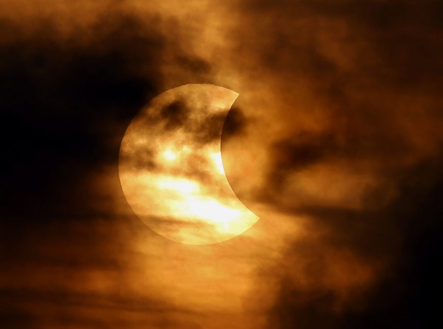 Υπέροχες φωτογραφίες από την ολική έκλειψη ηλίου