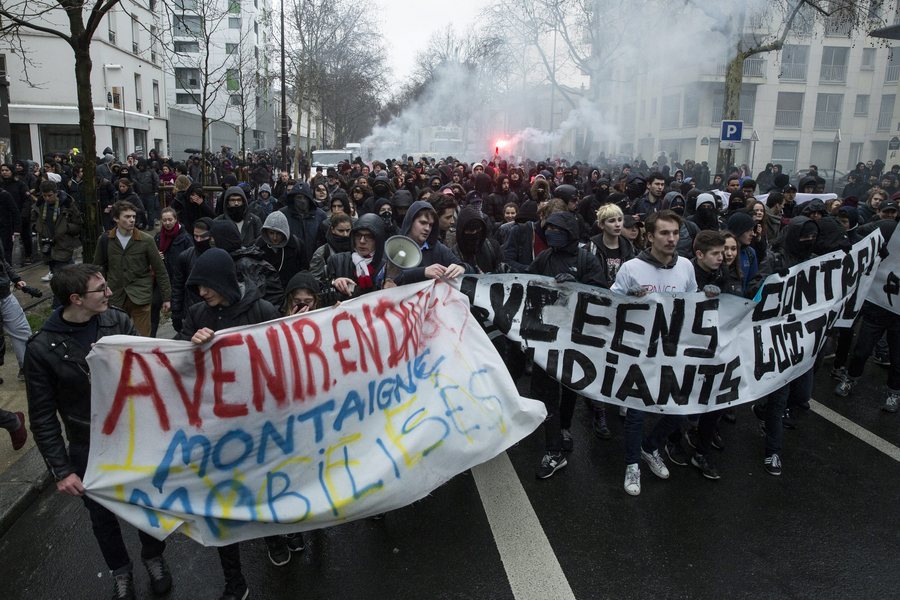 Σε απεργιακό κλοιό η Γαλλία για τα εργασιακά – 144 διαδηλώσεις σε όλη τη χώρα