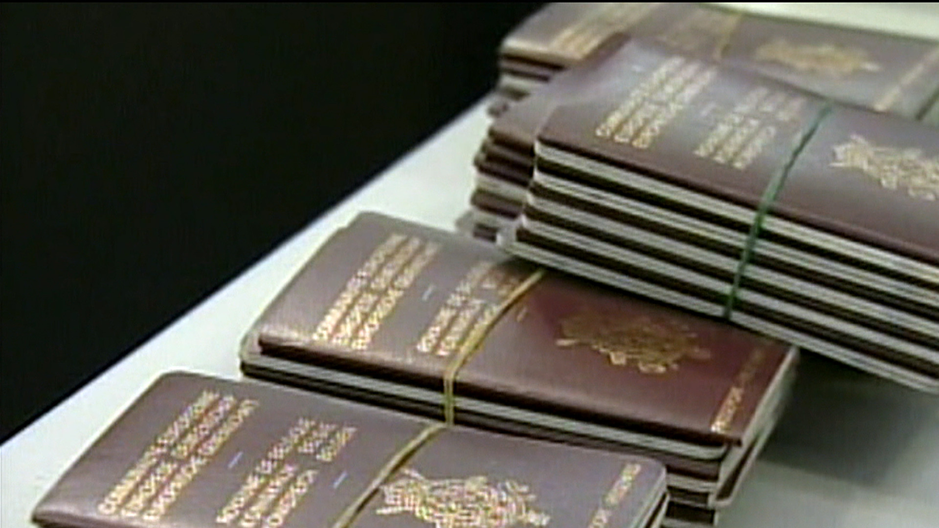 Σουηδός προσπάθησε να περάσει από το Ελευθέριος Βενιζέλος 31 διαβατήρια μέσα σε φούρνο μικροκυμάτων!