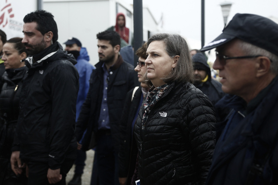 Νούλαντ: Εντυπωσιακή η γενναιοδωρία του ελληνικού λαού – Οι ΗΠΑ θέλουν να βοηθήσουν