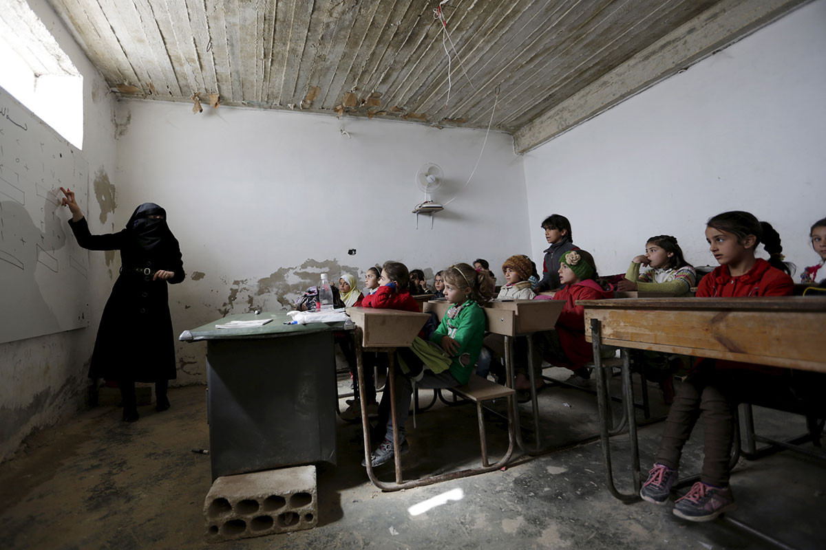 Από κοτέτσι… σχολείο: Η ζωή των παιδιών του πολέμου στη Συρία