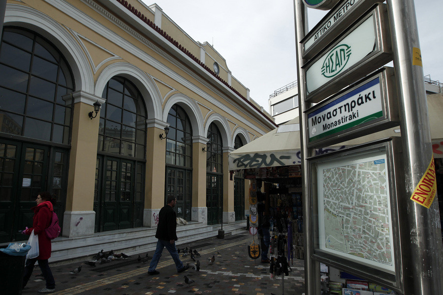 Γυαλιά – καρφιά και ο σταθμός του μετρό στο Μοναστηράκι μετά από επίθεση
