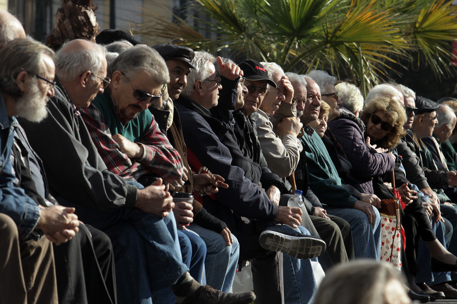 Από τους πιο κακοπληρωμένους συνταξιούχους οι Έλληνες – Στα 882 ευρώ η μέση σύνταξη