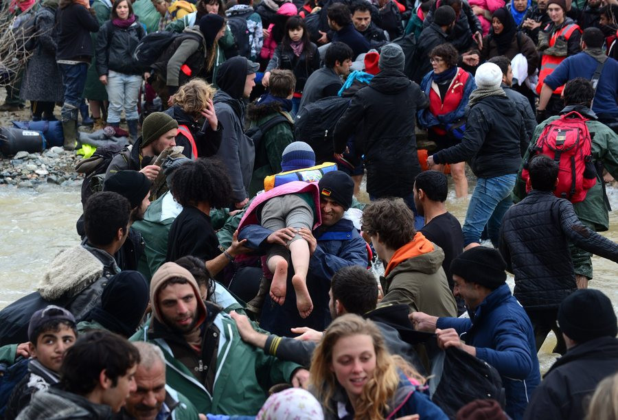 Η κυβέρνηση απευθύνει έκκληση στους πρόσφυγες να μεταφερθούν στις δομές φιλοξενίας