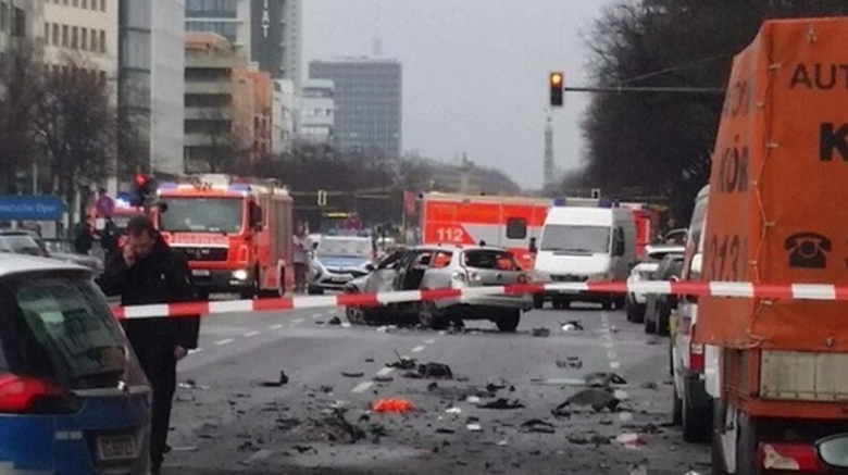 Έκρηξη παγιδευμένου αυτοκινήτου στο Βερολίνο [ΒΙΝΤΕΟ]