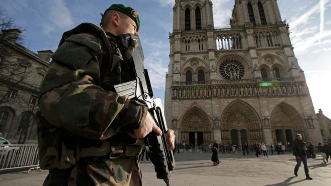 Παρίσι: Συνελήφθησαν τέσσερις ύποπτοι για επικείμενη επίθεση στο κέντρο της πόλης