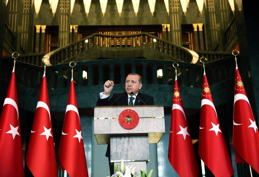Ο Ερντογάν «πετάει» έξω από την Τουρκία τον ανταποκριτή του Spiegel