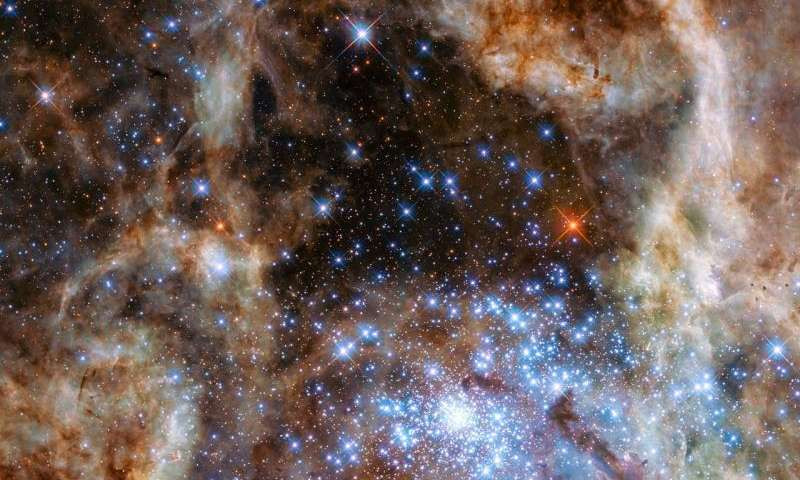 To τηλεσκόπιο Χαμπλ «ανακάλυψε» αστρικό σμήνος με 9 άστρα… τέρατα