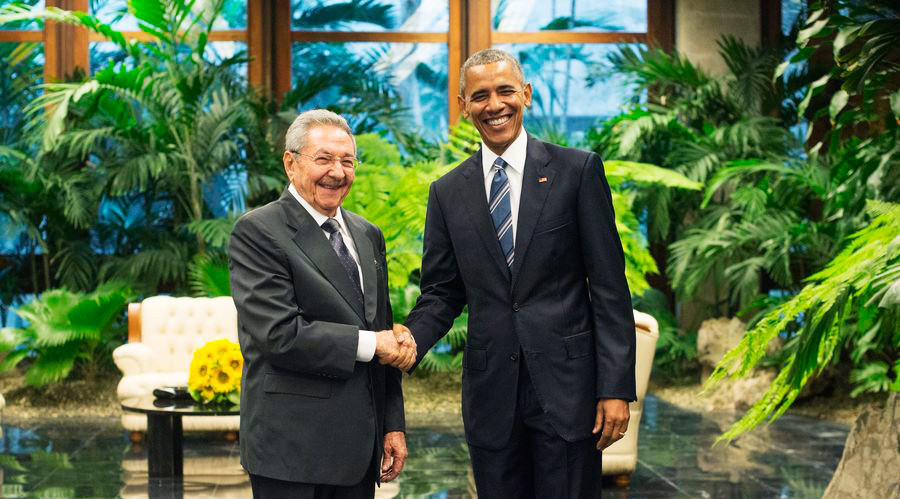 Η ιστορική συνάντηση Ραούλ Κάστρο – Μπαράκ Ομπάμα [Βίντεο