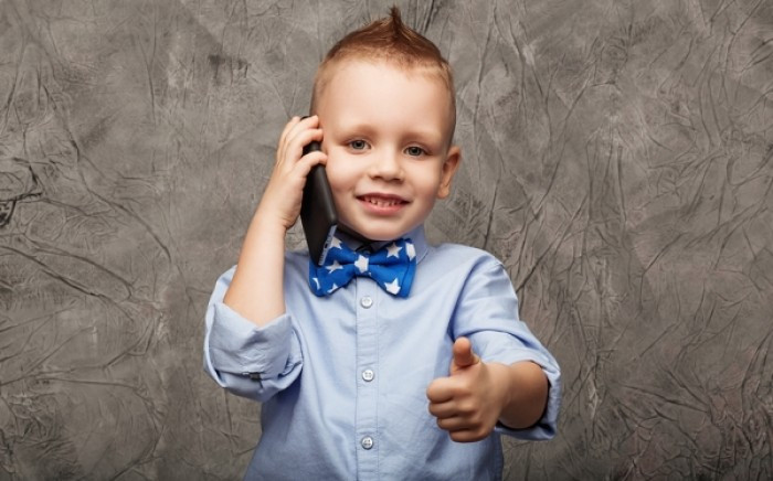 Πέντε λόγοι για να μην πάρετε στο παιδί σας κινητό