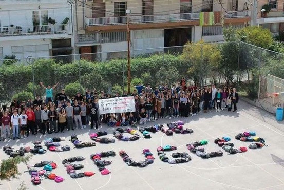Οι μαθητές του 60 ΓΕΛ Ιλίου καλωσορίζουν τους πρόσφυγες [ΦΩΤΟΓΡΑΦΙΑ]