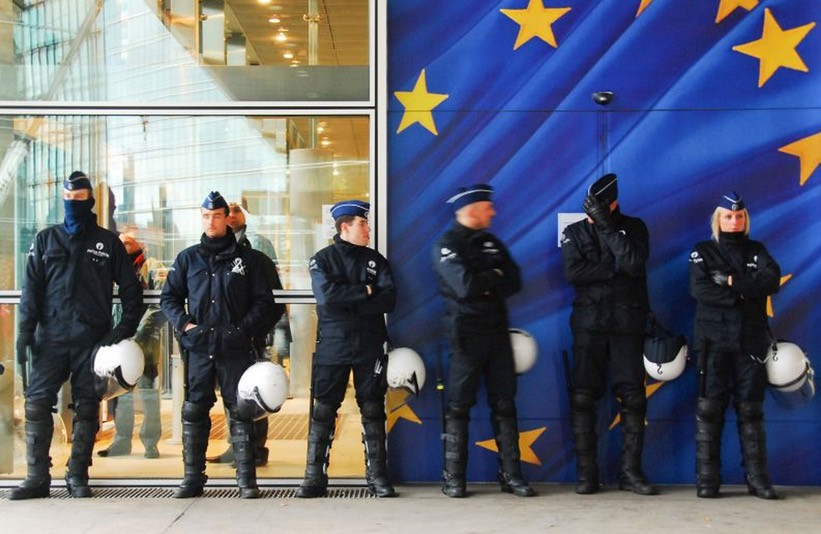 Η Europol προειδοποιεί για δίκτυο 5.000 τρομοκρατών στην Ευρώπη