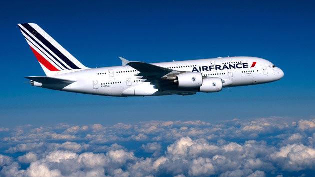Η Air France επιβάλει στις αεροσυνοδούς να φορούν μαντίλες όταν ταξιδεύουν στο Ιράν