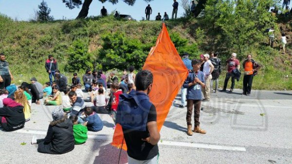 Ειδομένη: Οδηγός χτύπησε πρόσφυγα στην αποκλεισμένη εθνική οδό Θεσσαλονίκης – Ευζώνων