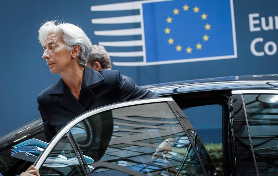 FT: Ανεύθυνο το να θέλει η ελληνική κυβέρνηση να διώξει το ΔΝΤ