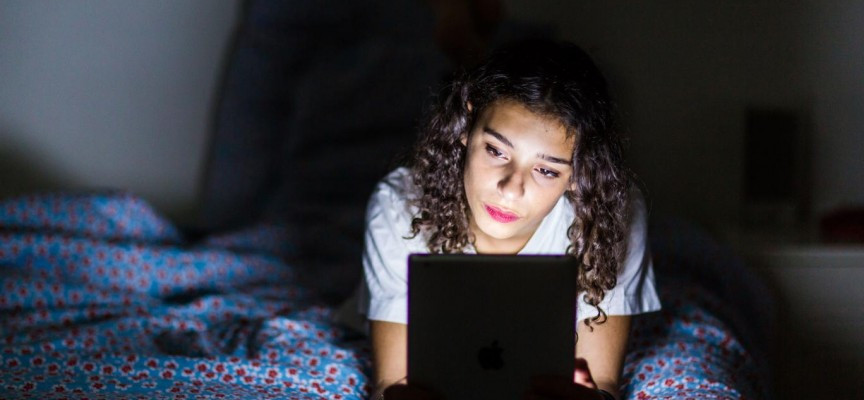 Νέα έρευνα: Τα Social Media οδηγούν σε έλλειψη ύπνου