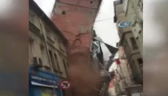 ΒΙΝΤΕΟ: Πανικός από κατάρρευση κτιρίου στην Κωνσταντινούπολη