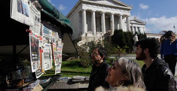 Πρωτοσέλιδα: Αγωνία για την αξιολόγηση και το προσφυγικό