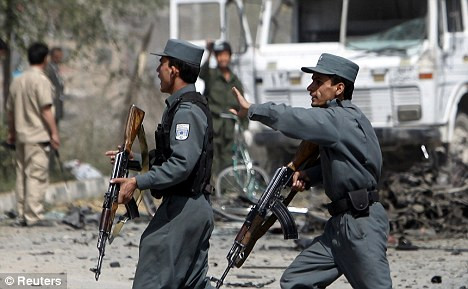 Δεκάδες νεκροί και τραυματίες από επίθεση καμικάζι στο Αφγανιστάν