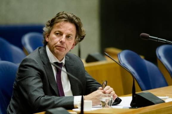 Ολλανδός Υπουργός Εξωτερικών: Περισσότερη βοήθεια στην Ελλάδα για το προσφυγικό