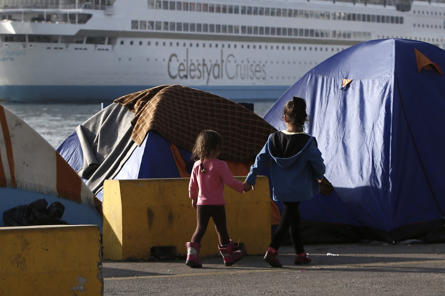 Κομισιόν: «Σημαντική» η πρόοδος της Ελλάδας για το προσφυγικό