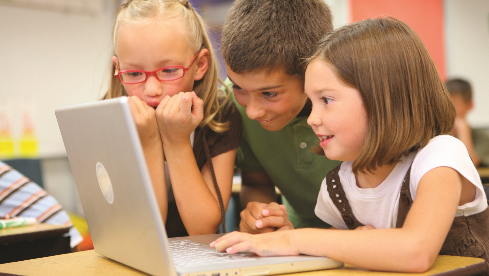 Internet και εξάρτηση: Τα παιδιά χρησιμοποιούν το διαδίκτυο για πρώτη φορά στα 6,2 έτη