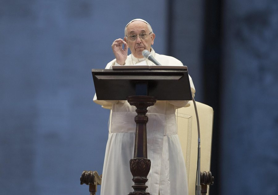 Φοιτητές θεολογικής σχολής ικετεύουν μετά δακρύων να ακυρωθεί η επίσκεψη του Πάπα