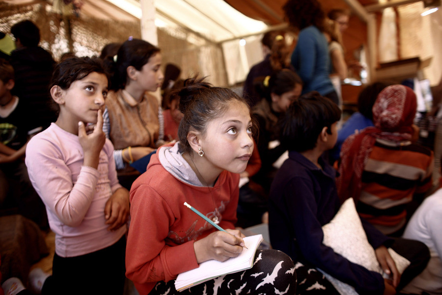 Ένα αυτοσχέδιο σχολείο για τα προσφυγόπουλα στην Ειδομένη [ΦΩΤΟΓΡΑΦΙΕΣ]