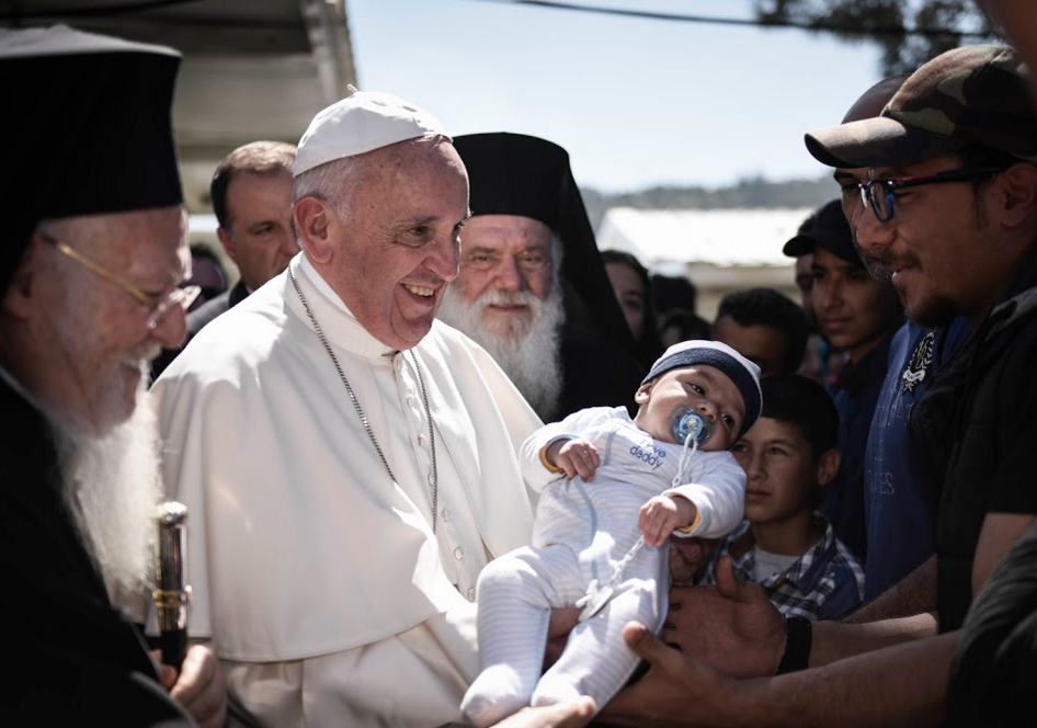 «Ο γιος των μεταναστών Φραγκίσκος πάει στη Λέσβο»: O ξένος Τύπος για την επίσκεψη του Πάπα