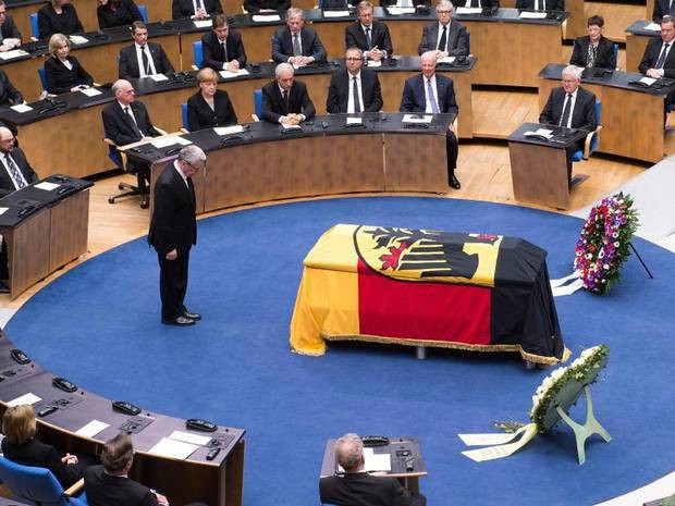 DW: Η Γερμανία αποχαιρετά τον Χανς Ντίντριχ Γκένσερ