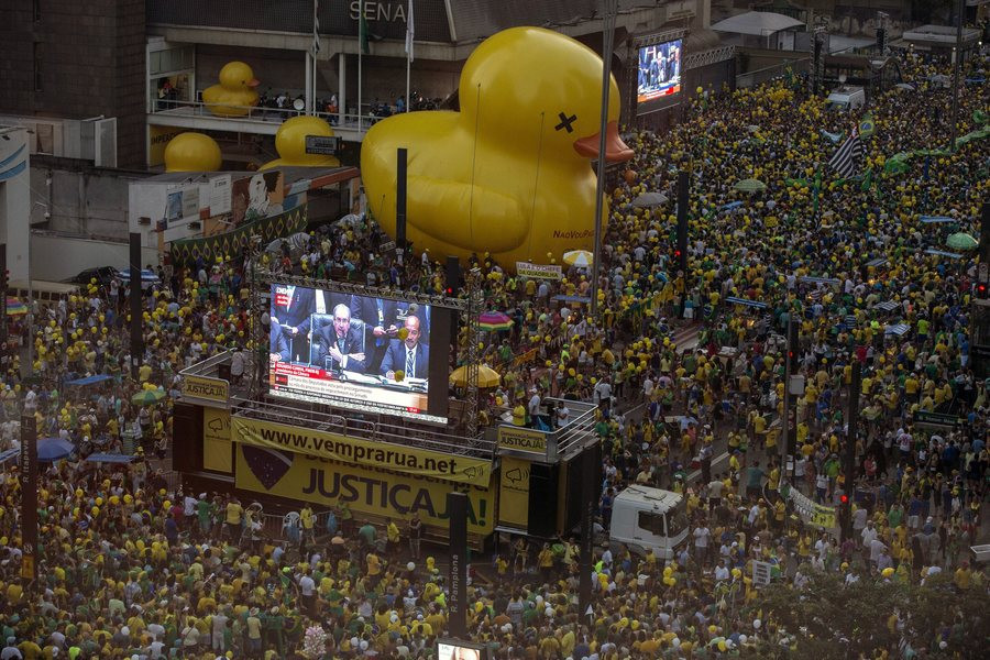 Βραζιλία: Υπέρ της αποπομπής της Ρούσεφ ψήφισε η Βουλή