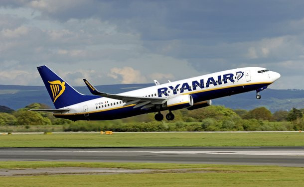 Η Ryanair διακόπτει νωρίτερα τις καλοκαιρινές πτήσεις: Δεν θέλει τέλη στα αεροδρόμια και τη Fraport