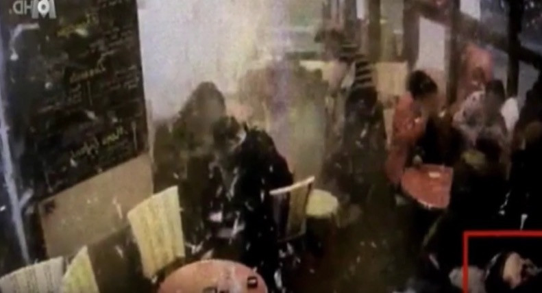 Βίντεο – σοκ από την ανατίναξη καμικάζι στις επιθέσεις του Παρισιού