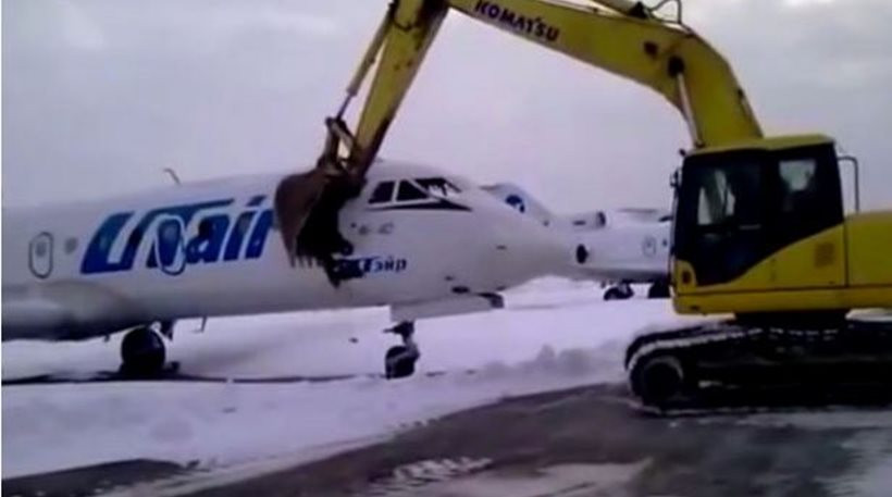 Υπάλληλος αεροπορικής εταιρίας απολύεται και αντιδρά… καταστρέφοντας ένα αεροπλάνο [ΒΙΝΤΕΟ]