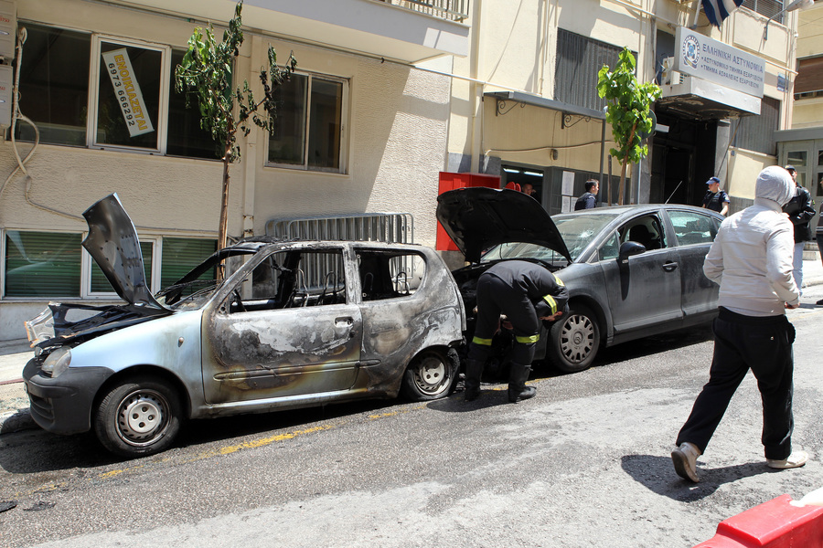 «Διαμαρτυρία κατά του εμπορίου ναρκωτικών» οι μολότοφ κατά του Α.Τ. Εξαρχείων