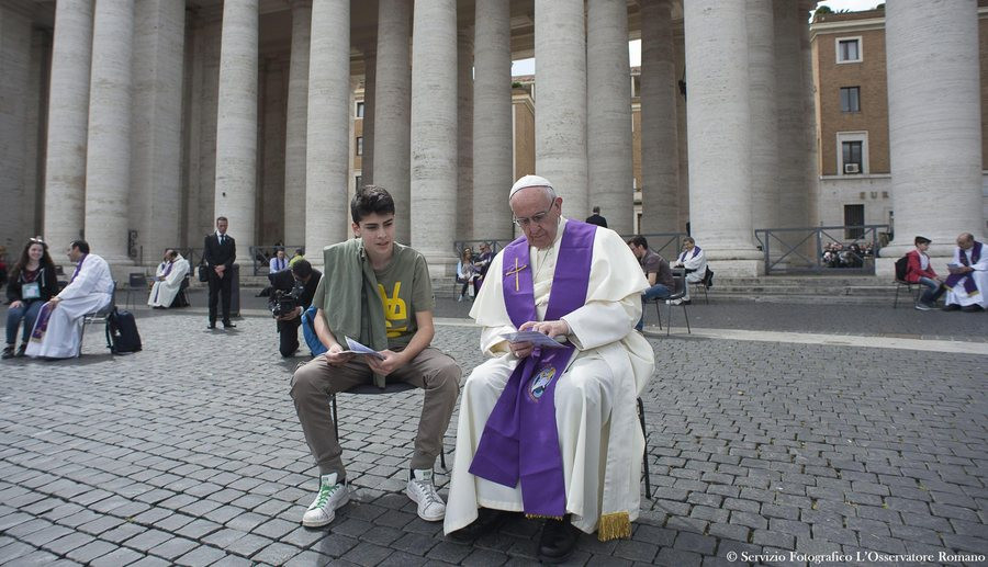 Το… συζητάει ο Πάπας Φραγκίσκος για το αλάθητο