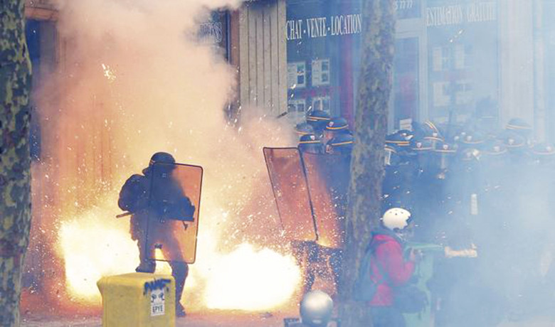 Εκρηκτικές διαδηλώσεις στο Παρίσι για το νέο εργατικό νόμο