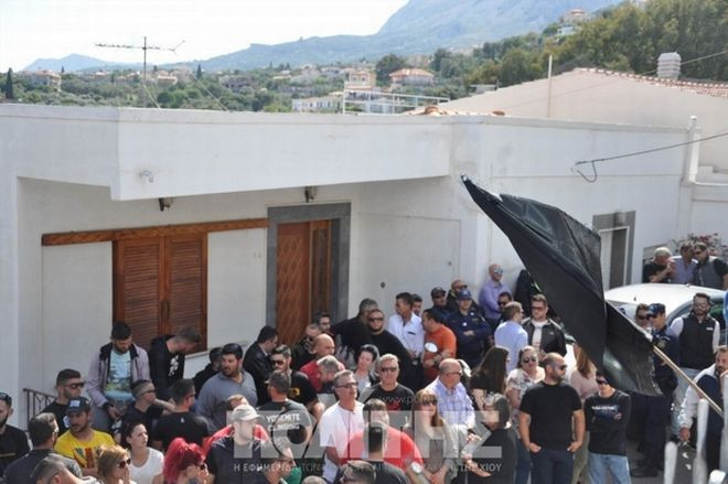 Χίος: Ανάσταση με μαύρες σημαίες για την παύση του ρουκετοπόλεμου [ΒΙΝΤΕΟ]