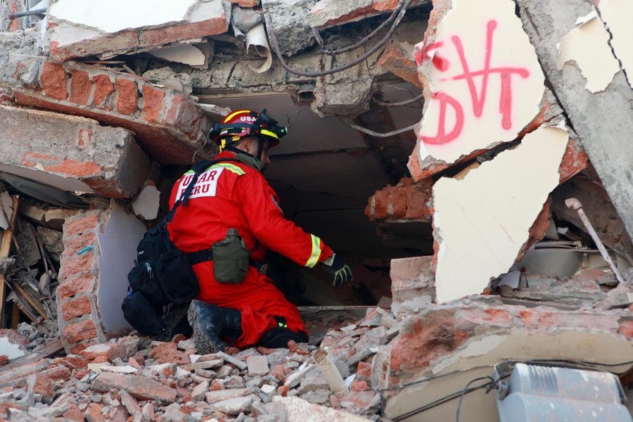 «Ανάσταση» 72χρονου στα συντρίμμια του σεισμού στο Εκουαδόρ