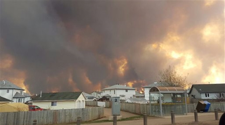 Καναδάς: Πυρκαγιά ξεσπίτωσε μία ολόκληρη πόλη 80.000 κατοίκων [BINTEO]