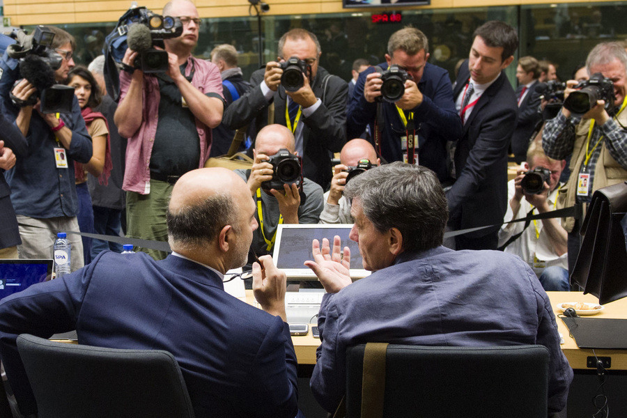 Μάχη διπλών εγγυήσεων στο Eurogroup