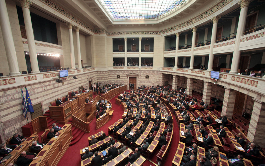 [LIVE]: Αντίστροφη μέτρηση για την ψηφοφορία του ασφαλιστικού και του φορολογικού