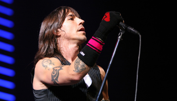 Στο νοσοκομείο εσπευσμένα ο τραγουδιστής των Red Hot Chili Peppers