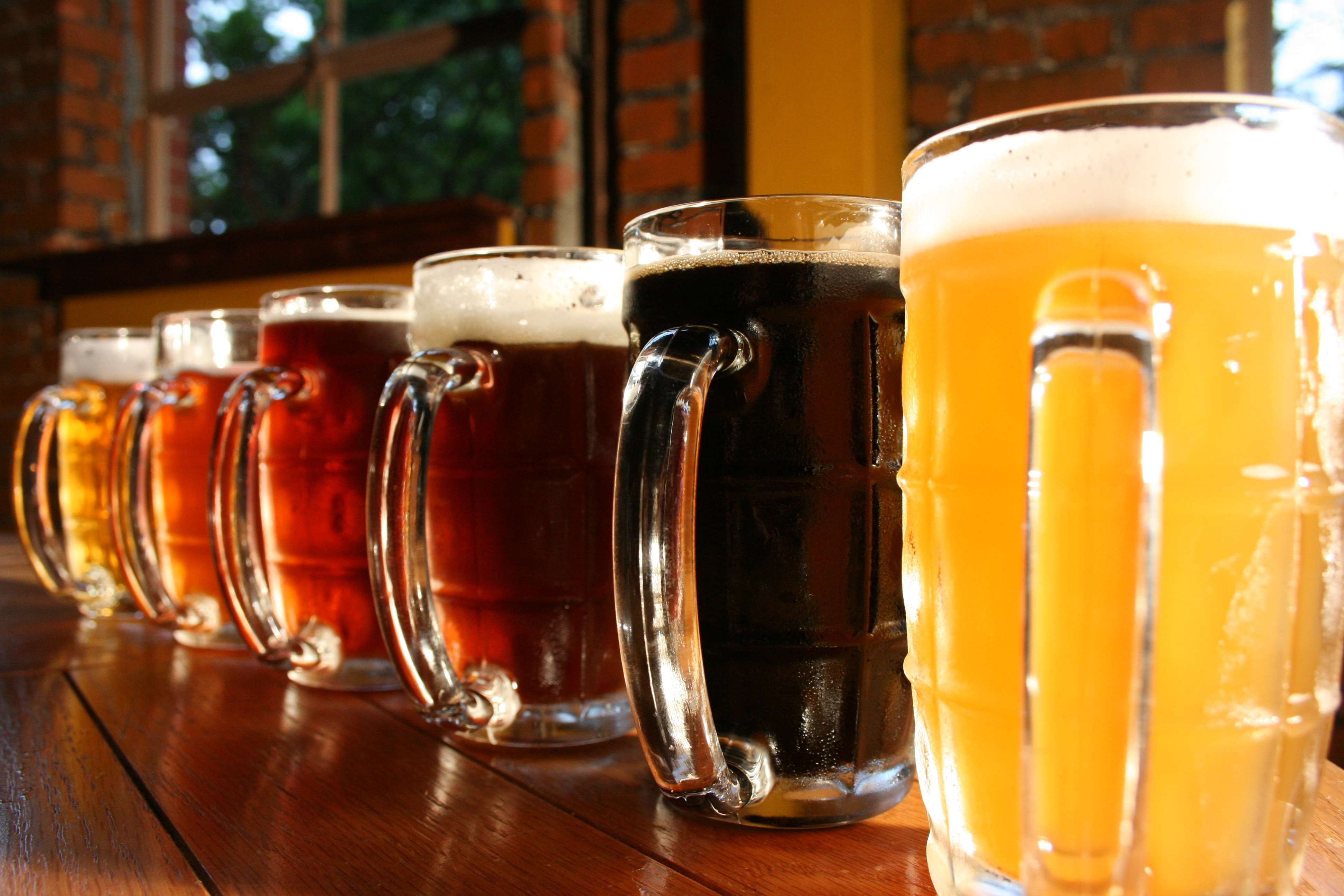 Οι ζυθοποιίες ζητούν παρέμβαση Τσίπρα κατά του φόρου της μπύρας